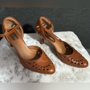Clarks/Womens Heels/size 8/great condition